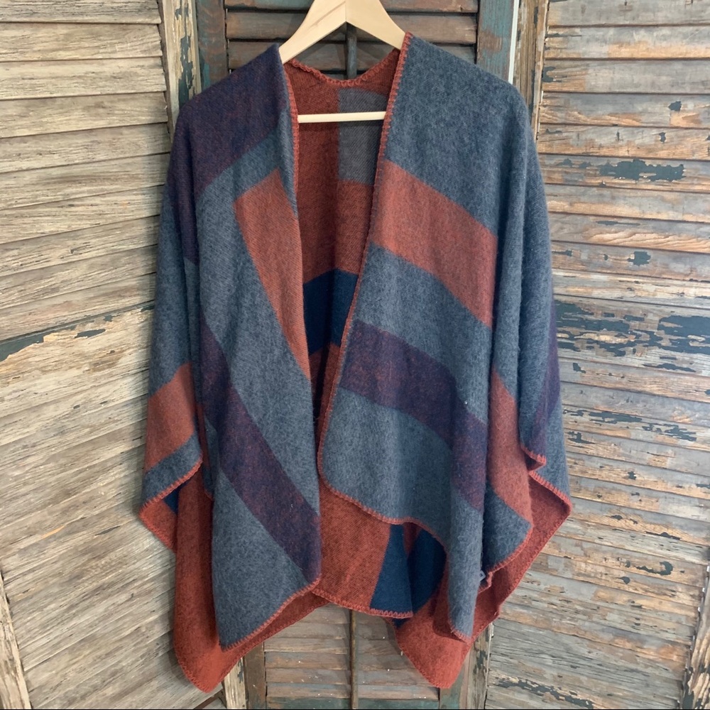 BB Dakota Reversible Poncho